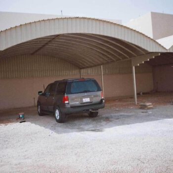مظلات نصف دائرة